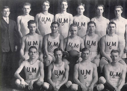 Members of the UMN soccer team from 1914 with first Chinese students