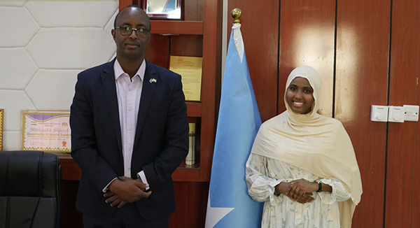 Samia Osman with the Minister of Interior, Federal Affairs & Democratisation of the Puntland State Government in Somalia,  Mohamed Abdirahman Ahmed