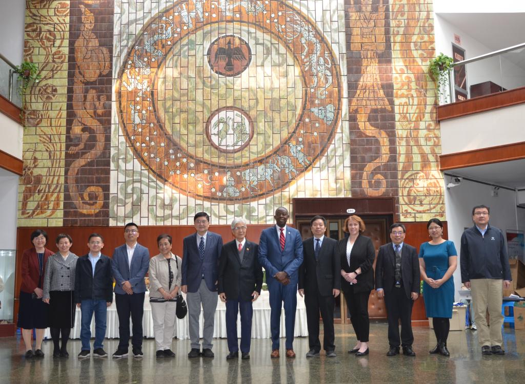 The delegation with representatives from Xi'an Jiaotong University