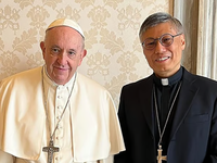 Bishop Chow posing with Pope Francis